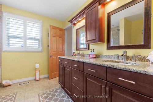 58 Centennial Parkway S, Hamilton, ON - Indoor Photo Showing Bathroom