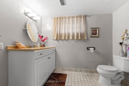 58 Centennial Parkway S, Hamilton, ON - Indoor Photo Showing Bathroom