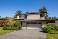 1986 Wenman Dr Saanich, BC V8N 2P8