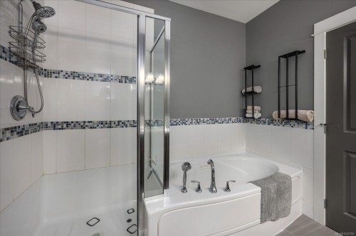 6196 Strathcona Pl, Nanaimo, BC 