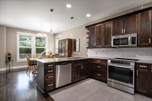 6196 Strathcona Pl, Nanaimo, BC 
