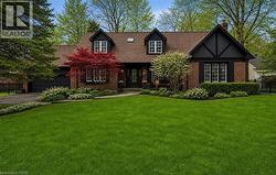 1244 WOODLAND Avenue  Mississauga, ON L5G 2X9