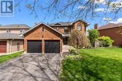 35 FOREST HEIGHTS STREET Whitby (Pringle Creek), ON L1R 1T5