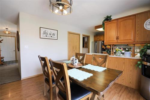 88 Second Avenue Sw, Teulon, MB - Indoor Photo Showing Dining Room