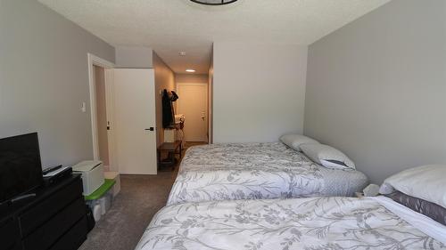 221-223-1051 Gerry Sorensen Way, Kimberley, BC - Indoor Photo Showing Bedroom