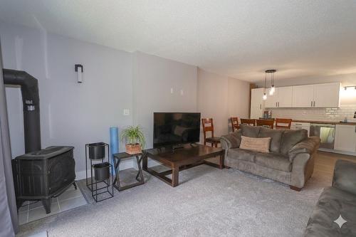 221-223-1051 Gerry Sorensen Way, Kimberley, BC - Indoor Photo Showing Living Room