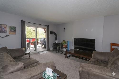 221-223-1051 Gerry Sorensen Way, Kimberley, BC - Indoor Photo Showing Living Room