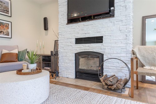 1622 Millstream Rd, Highlands, BC 
