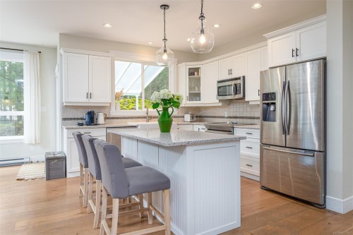 1622 Millstream Rd, Highlands, BC 