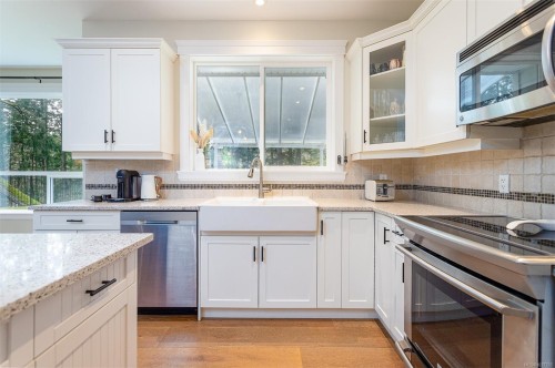 1622 Millstream Rd, Highlands, BC 