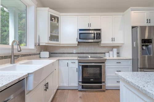 1622 Millstream Rd, Highlands, BC 