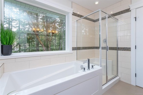 1622 Millstream Rd, Highlands, BC 