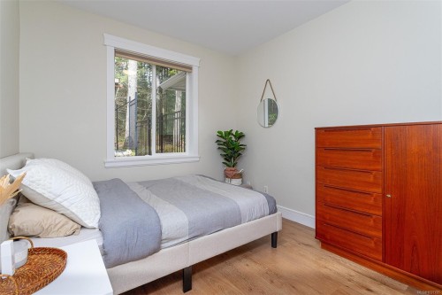 1622 Millstream Rd, Highlands, BC 