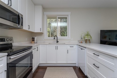 1622 Millstream Rd, Highlands, BC 