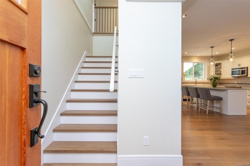 1622 Millstream Rd, Highlands, BC 