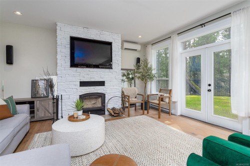 1622 Millstream Rd, Highlands, BC 