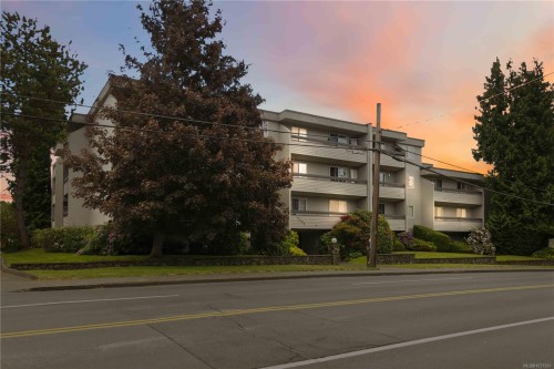 314-3235 Quadra St  Saanich, BC V8X 1G4