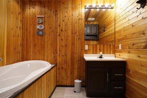 5 Richard Rd, Hillside Beach, MB 