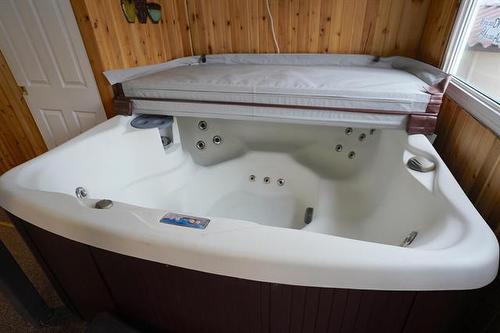 5 Richard Rd, Hillside Beach, MB 