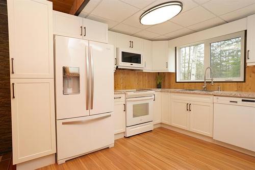 5 Richard Rd, Hillside Beach, MB 
