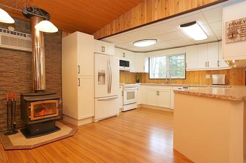 5 Richard Rd, Hillside Beach, MB 