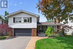 27 SHORTLAND CRESCENT Toronto, ON M9R 2T2