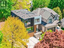 7 BENTLEY DRIVE Toronto, ON M8Z 3L9