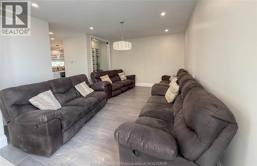 7 Cypress Pointe, Leamington, ON - Indoor Photo Showing Living Room