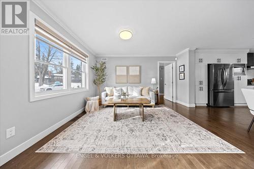 1005 Gold Crescent, Ottawa, ON - Indoor Photo Showing Living Room