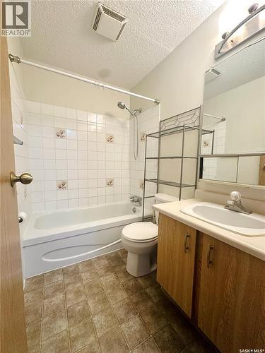 305 1110 9Th Avenue Ne, Swift Current, SK - Indoor Photo Showing Bathroom