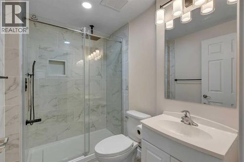 245 Auburn Crest Way Se, Calgary, AB - Indoor Photo Showing Bathroom