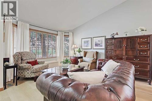 42 Sundown Close Se, Calgary, AB - Indoor Photo Showing Living Room