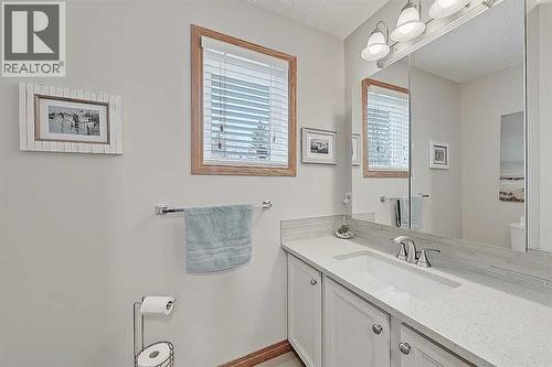 42 Sundown Close Se, Calgary, AB - Indoor Photo Showing Bathroom