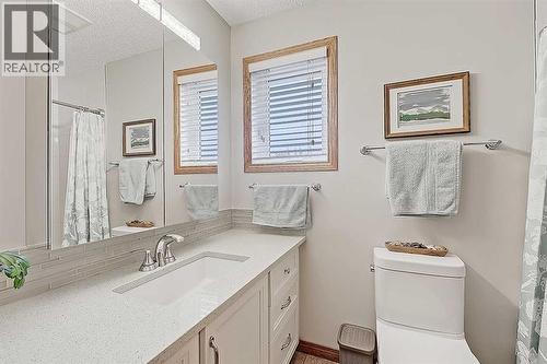 42 Sundown Close Se, Calgary, AB - Indoor Photo Showing Bathroom