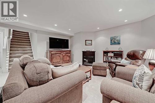 42 Sundown Close Se, Calgary, AB - Indoor Photo Showing Living Room