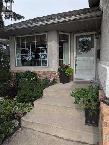 42 Sundown Close Se, Calgary, AB - Outdoor