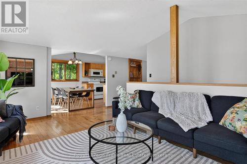2633 Fire Route 49A, Selwyn, ON - Indoor Photo Showing Living Room
