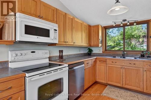 2633 Fire Route 49A, Selwyn, ON - Indoor Photo Showing Kitchen With Double Sink