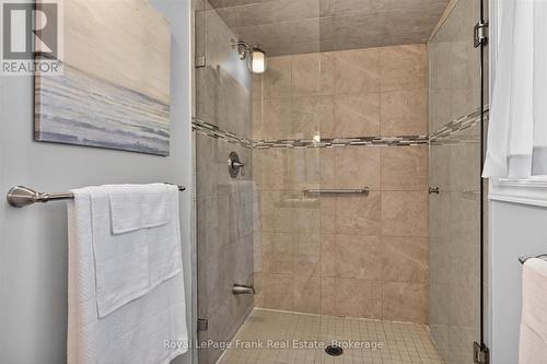 2633 Fire Route 49A, Selwyn, ON - Indoor Photo Showing Bathroom