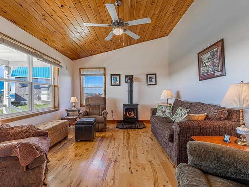212 Basinview Crescent, Darnley, PE - Indoor Photo Showing Living Room
