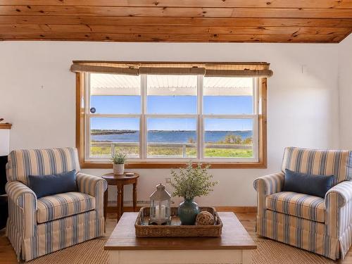 212 Basinview Crescent, Darnley, PE - Indoor Photo Showing Living Room