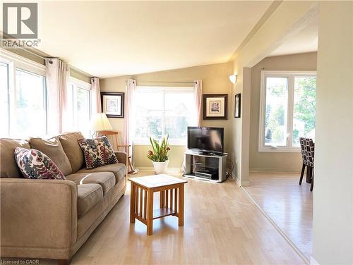 18 Kenneth Avenue, Port Dover, ON - Indoor Photo Showing Living Room