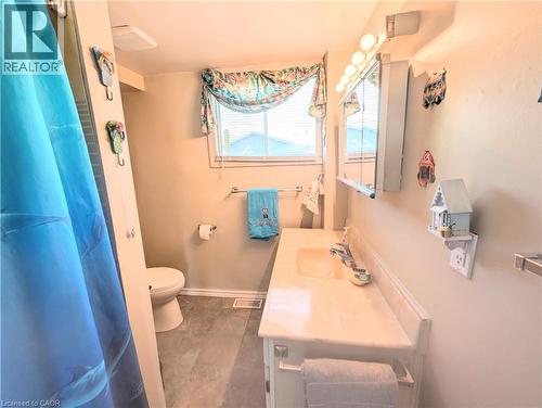 18 Kenneth Avenue, Port Dover, ON - Indoor Photo Showing Bathroom