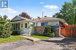 788 DICKENS AVENUE  Ottawa, ON K1G 2X8