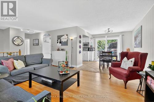 2966 Linton Road, Ottawa, ON - Indoor Photo Showing Living Room