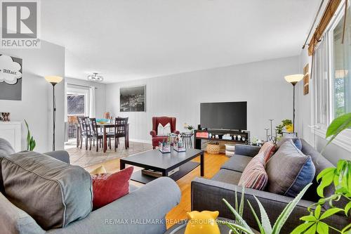 2966 Linton Road, Ottawa, ON - Indoor Photo Showing Living Room