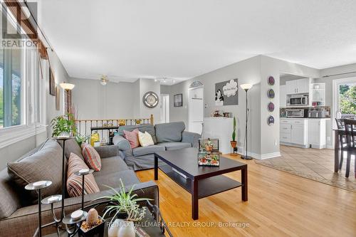 2966 Linton Road, Ottawa, ON - Indoor Photo Showing Living Room