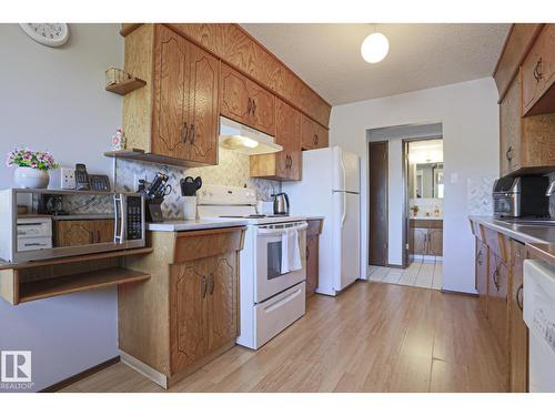 9324 80 Av Nw, Edmonton, AB - Indoor Photo Showing Kitchen