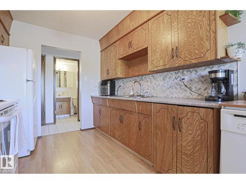 9324 80 Av Nw, Edmonton, AB - Indoor Photo Showing Kitchen