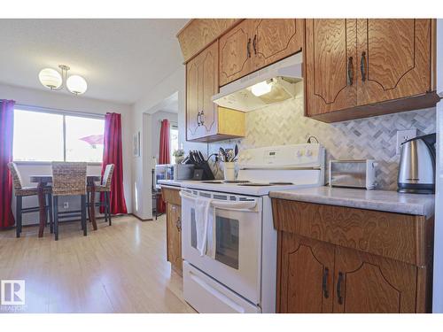9324 80 Av Nw, Edmonton, AB - Indoor Photo Showing Kitchen